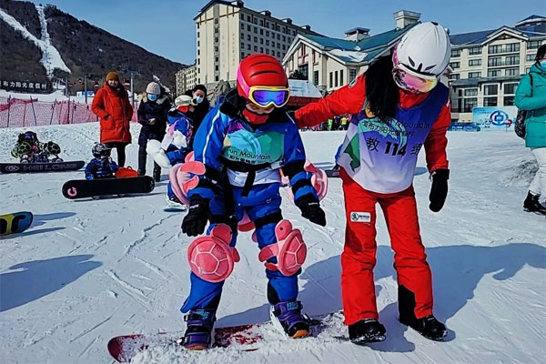 2024哈尔滨6天5晚亚布力“高级”单板滑雪冬令营（黑龙江）