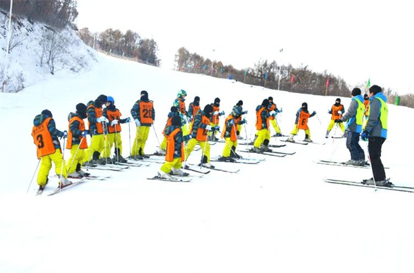 2024哈尔滨5天4晚亚布力滑雪冬令营-中级班（黑龙江）